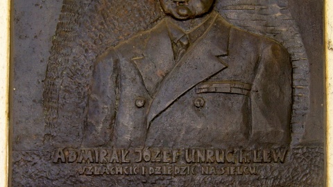 "Admirał i dziewczyna" - z wizytą w muzeum Józefa Unruga w Sielcu. Fot. Henryk Żyłkowski