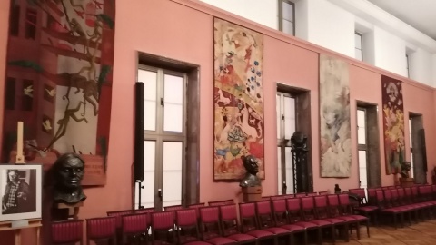 Galeria gobelinów w foyer bydgoskiej Filharmonii Pomorskiej/fot. mg
