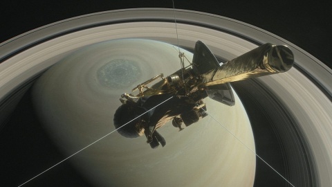 Sonda Cassini ma wysłać sygnał z okolic Saturna