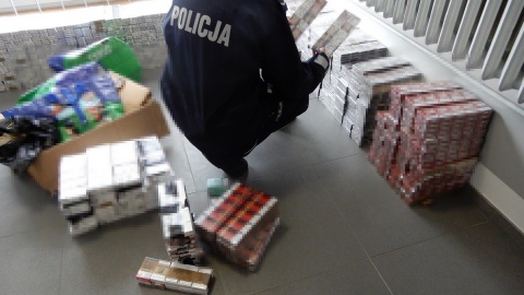 Policjanci przejęli ponad 16 tys. paczek nielegalnych papierosów