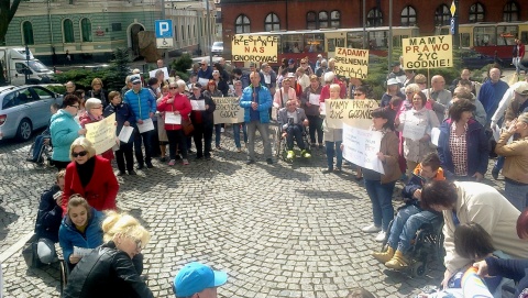 Niepełnosprawni i ich rodzice z Bydgoszczy wsparli protestujących w Sejmie