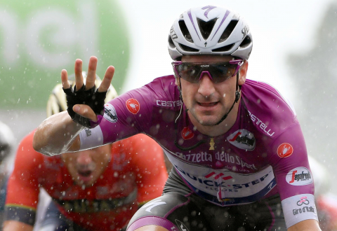 Giro dItalia 2018 - Viviani po raz czwarty, Yates nadal liderem