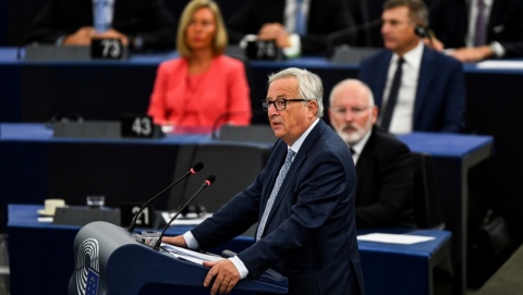 Juncker: Komisja Europejska sprzeciwia się atakom na rządy prawa wspiera Timmermansa