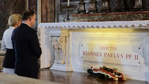 Msza z udziałem pary prezydenckiej przy grobie św. Jana Pawła II w Watykanie