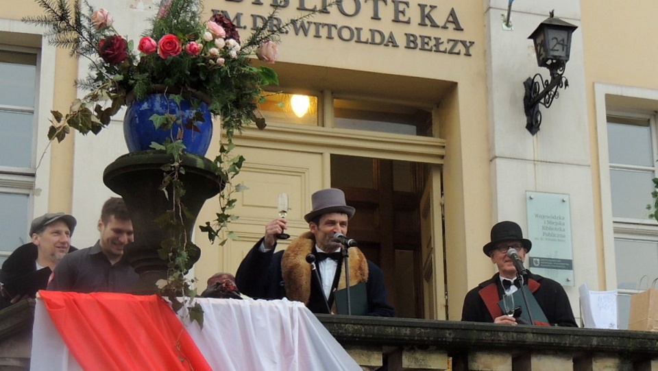 Włodarze miasta wznieśli toast za pomyślność Bydgoszczy. Fot. Damian Klich