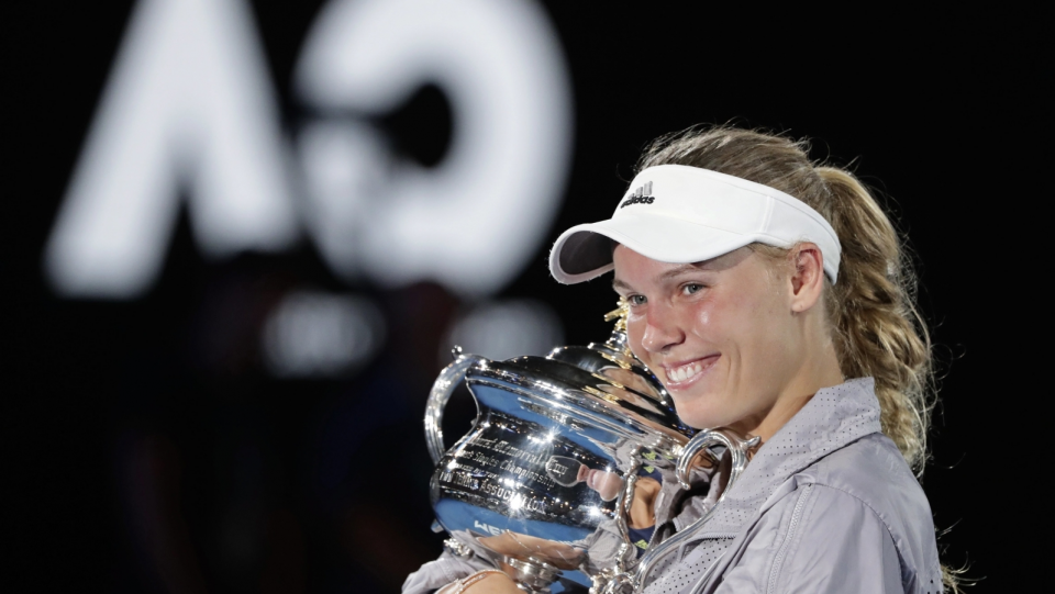 Na zdjęciu Karolina Woźniacka, triumfatorka singla kobiet Australian Open 2018. Fot. PAP/EPA/MARK CRISTINO