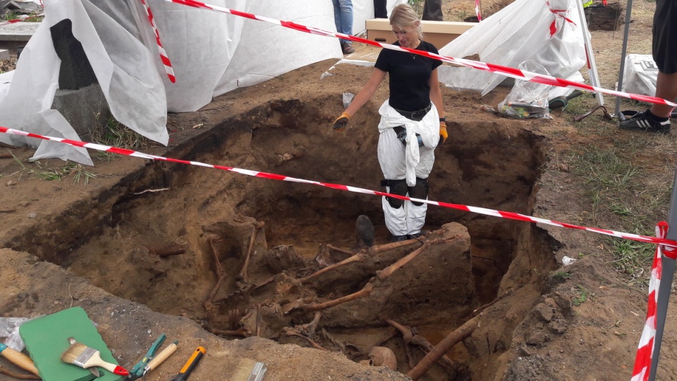 Szczątki były rozrzucone w całkowitym nieładzie, co wskazuje na to, że ciała wrzucono do pospiesznie wykopanego dołu/fot. Tatiana Adonis