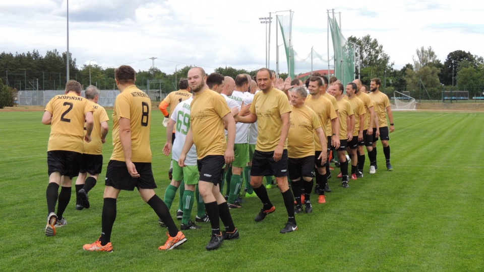 W tym roku w meczu zagrali dziennikarze i samorządowcy z terenów Metropolii Bydgoszcz/fot. Damian Klich