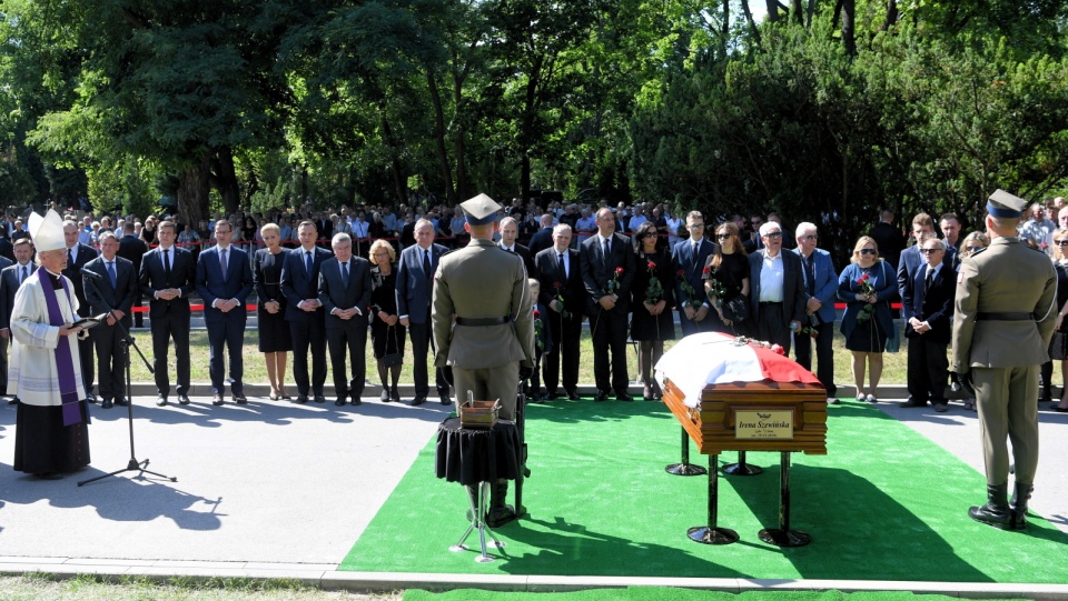 Uroczystości pogrzebowe Ireny Szewińskiej na Cmentarzu Wojskowym na Powązkach w Warszawie. Fot. PAP/Tomasz Gzell
