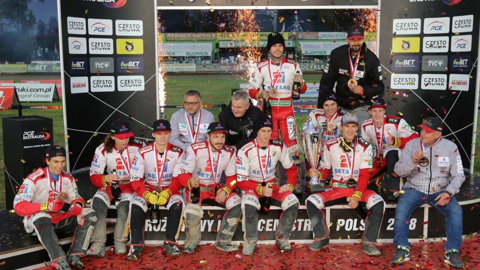 Drużyna Betard Sparta Wrocław, brązowi medaliści drużynowym mistrzostw Polski na żużlu 2018. Fot. PAP/Waldemar Deska
