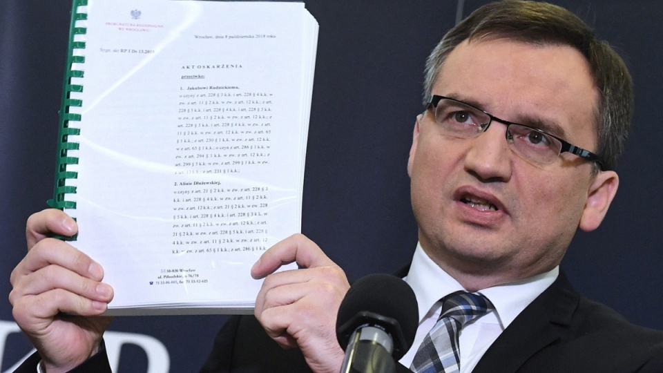 "Akt oskarżenia w sprawie tzw. afery reprywatyzacyjnej obejmuje 9 osób" - poinformował prokurator generalny Zbigniew Ziobro. Fot. PAP/Piotr Nowak