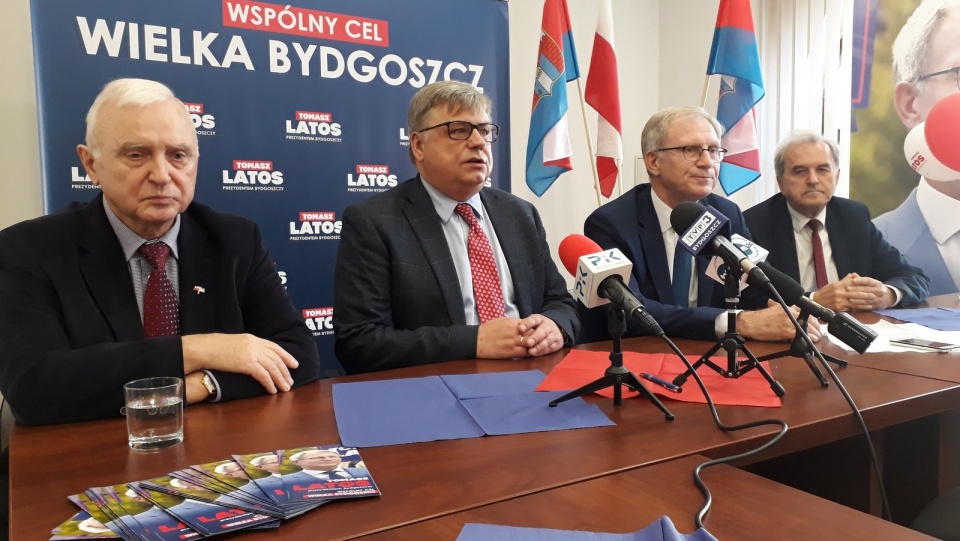 Byli prezydenci Bydgoszczy poparli walczącego o prezydencki fotel posła Tomasza Latosa z PiS. Fot. Kamila Zroślak