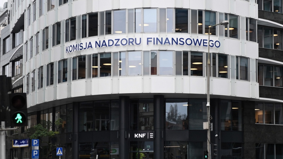 Siedziba Komisji Nadzoru Finansowego, 14 bm. w Warszawie. Fot. PAP/Radek Pietruszka