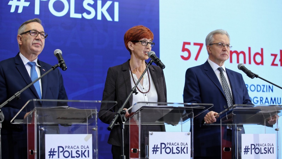 Rafalska podkreśliła, że przybywa trwałych miejsc pracy, rośnie liczba osób zatrudnionych. Fot. PAP/Leszek Szymański