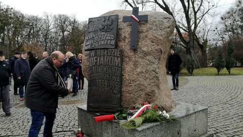 Lewicowi działacze w Toruniu oddali hołd ofiarom hitleryzmu i stalinizmu