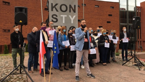 Wyrazili wsparcie dla sędziego Tulei. Protest przed sądem w Bydgoszczy