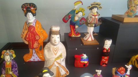 Lalki, bączki, maski, figurki i piłeczki... Japońskie zabawki na wystawie w Toruniu