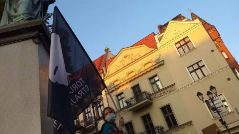 Czuwanie przed kościołami w Toruniu. Kolejna odsłona protestu dotyczącego orzeczenia TK [zdjęcia]