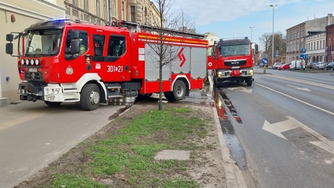 Pożar przy ul. Grunwaldzkiej w Bydgoszczy. Na szczęście w oficynie nikogo nie było [zdjęcia]