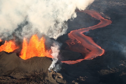 Na Islandii znów wybuchł wulkan. To już czwarta erupcja od grudnia zeszego roku [wideo]